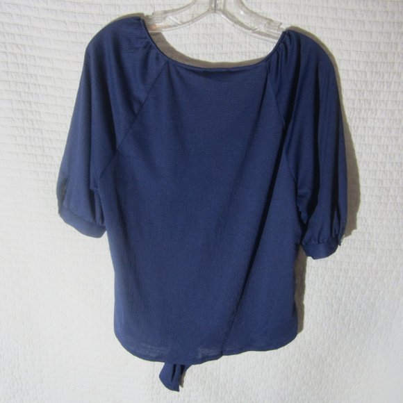 Luxology Shirt size medium - Picture 2 of 4